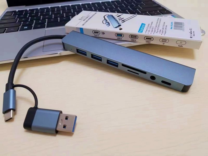 USB-хаб 8 в 1 (4&times;USB, Type-C, SD/TF, AUX, вбудована звукова карта), головне фото